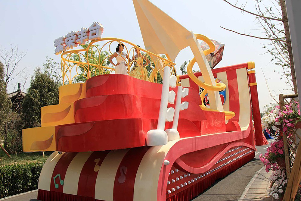 玻璃鋼舞臺(tái)花車