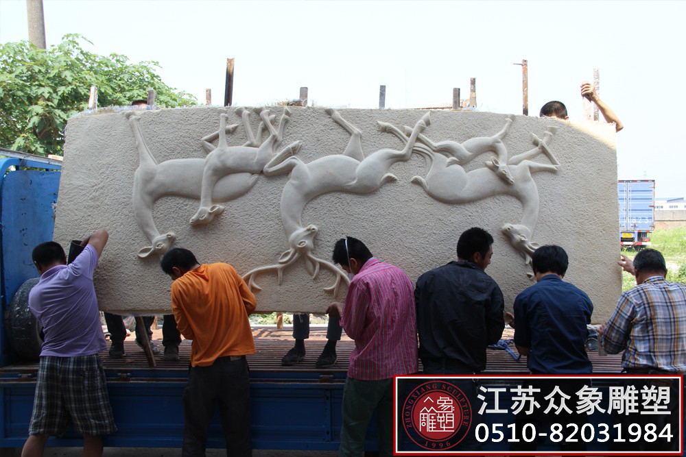 石材浮雕適合用在哪些具體的室外環境中？