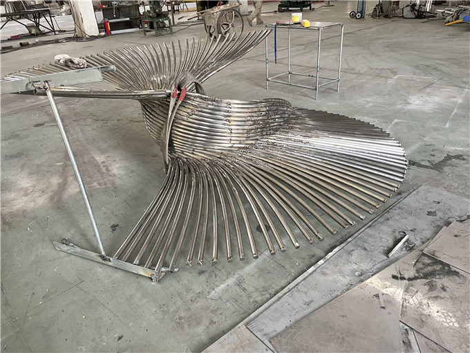 江蘇玻璃鋼雕塑的制作成本大概是多少?